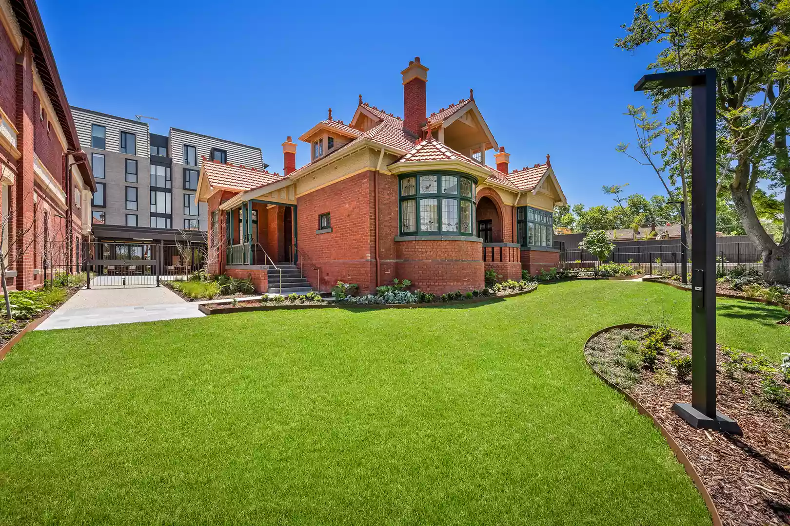 Residence 18 - Your private Level 3 sanctuary overlooking Studley Park