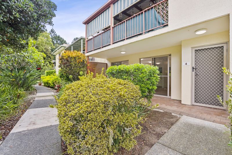 Large ground-floor 2-bedroom villa on corner