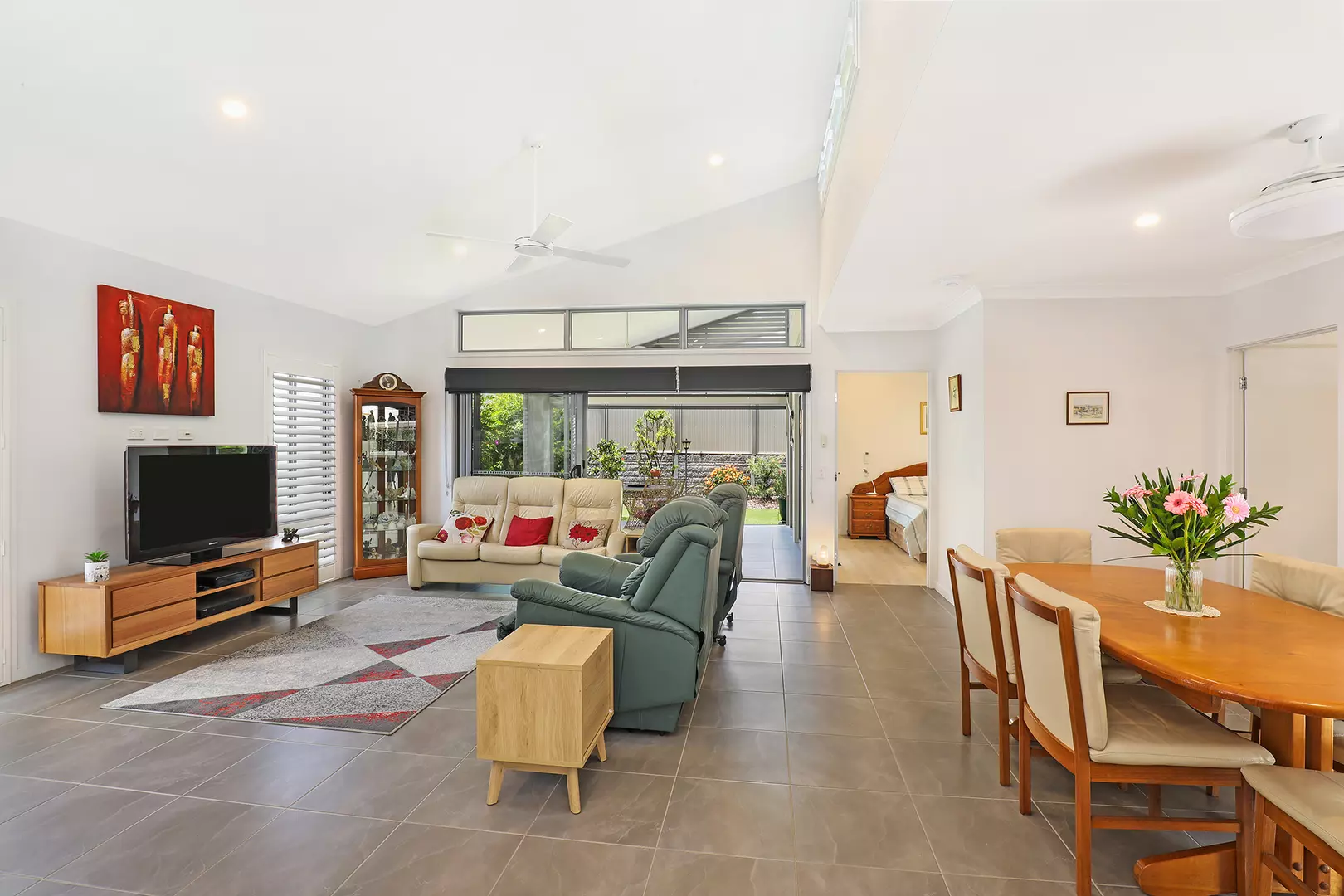 Stylish & Elegant: Nothing to Spend! - V75 Halcyon Lakeside