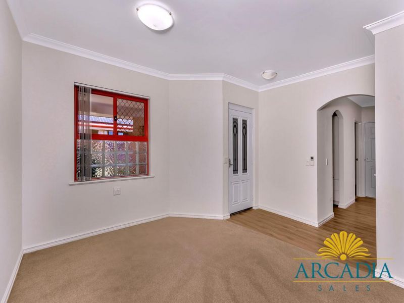 Arcadia Waters Bicton - Views, Views & More Views...