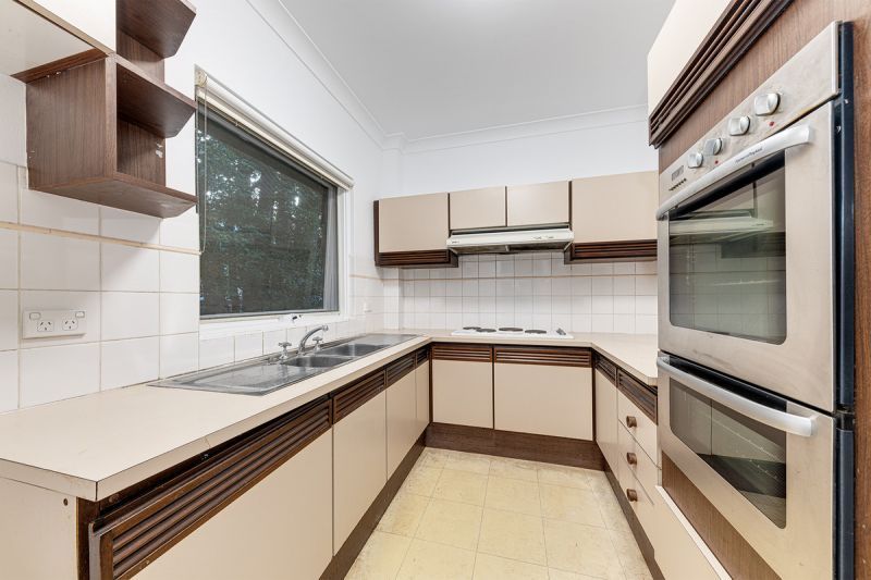 Excellent East Side Location near the Rail with Space and Scope