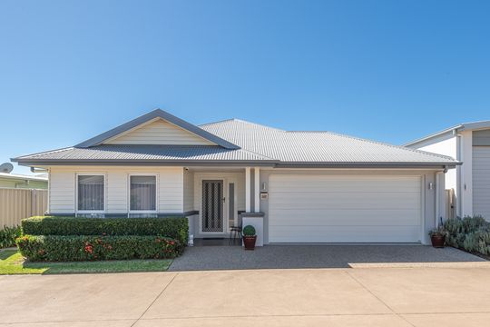 Modern Elegance in the Waratah Design 