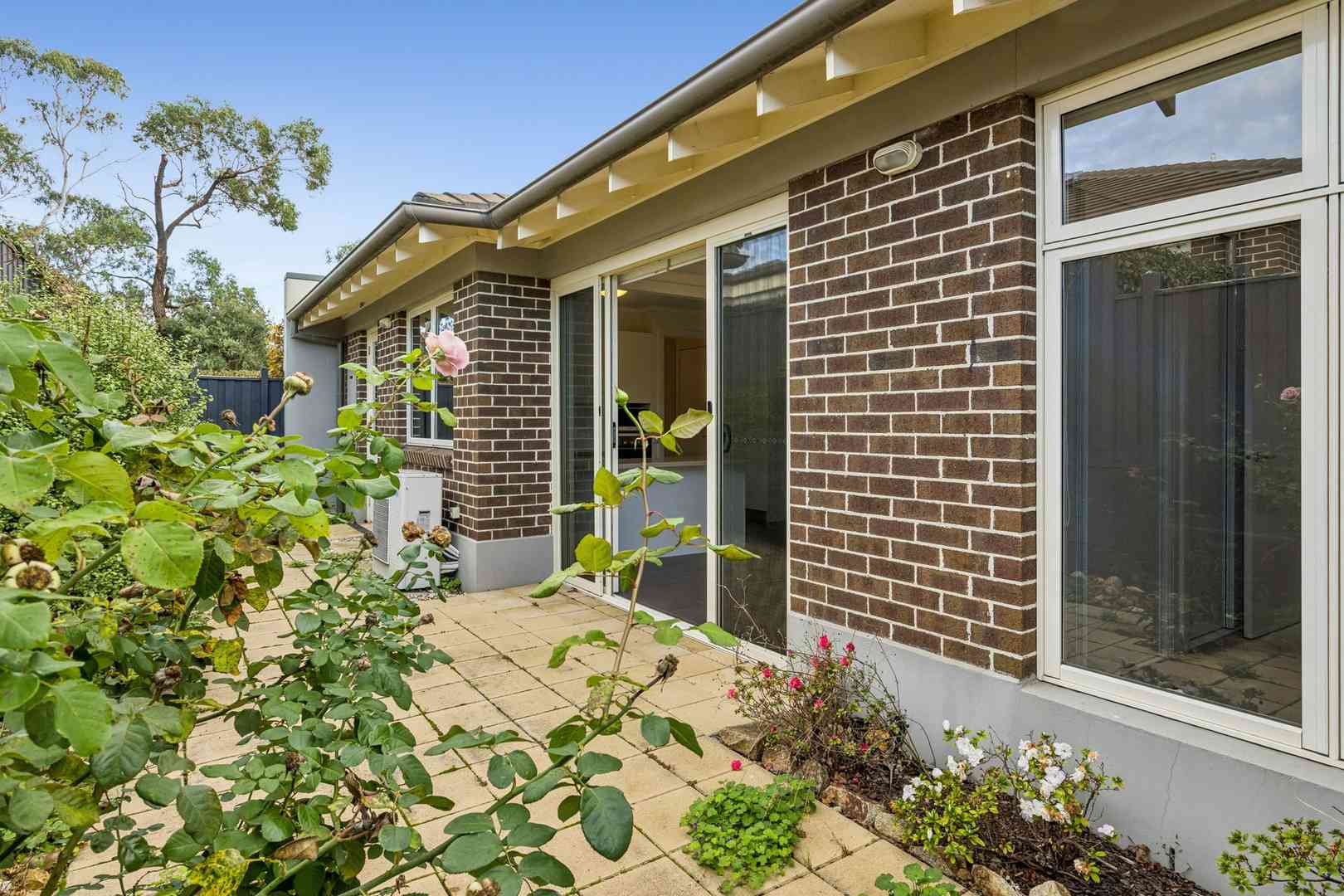Modern Elegance, Quiet Location
