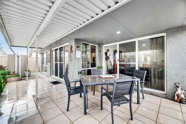 Centrally located 2 bed home plus study in Palm Lake Resort Eagleby