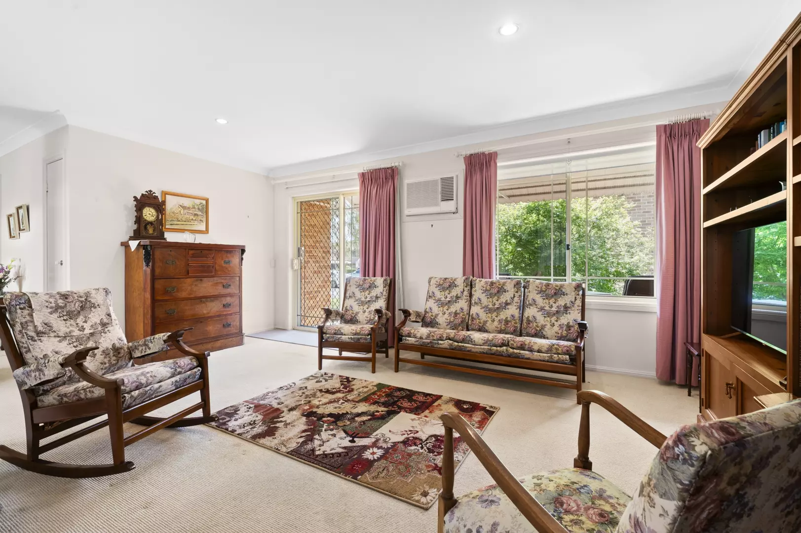 Two-Bedroom Unit With Garage in Prime Location