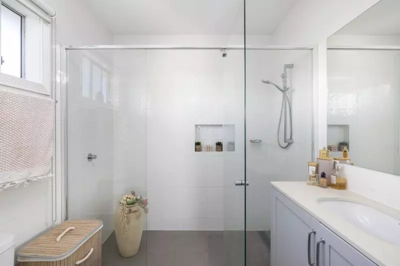 Elegant Three-Bedroom Retreat - Sunlit Alfresco Living