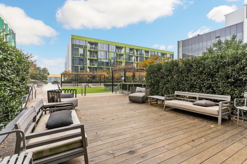 Modern Design, Location and Professional Lifestyle!