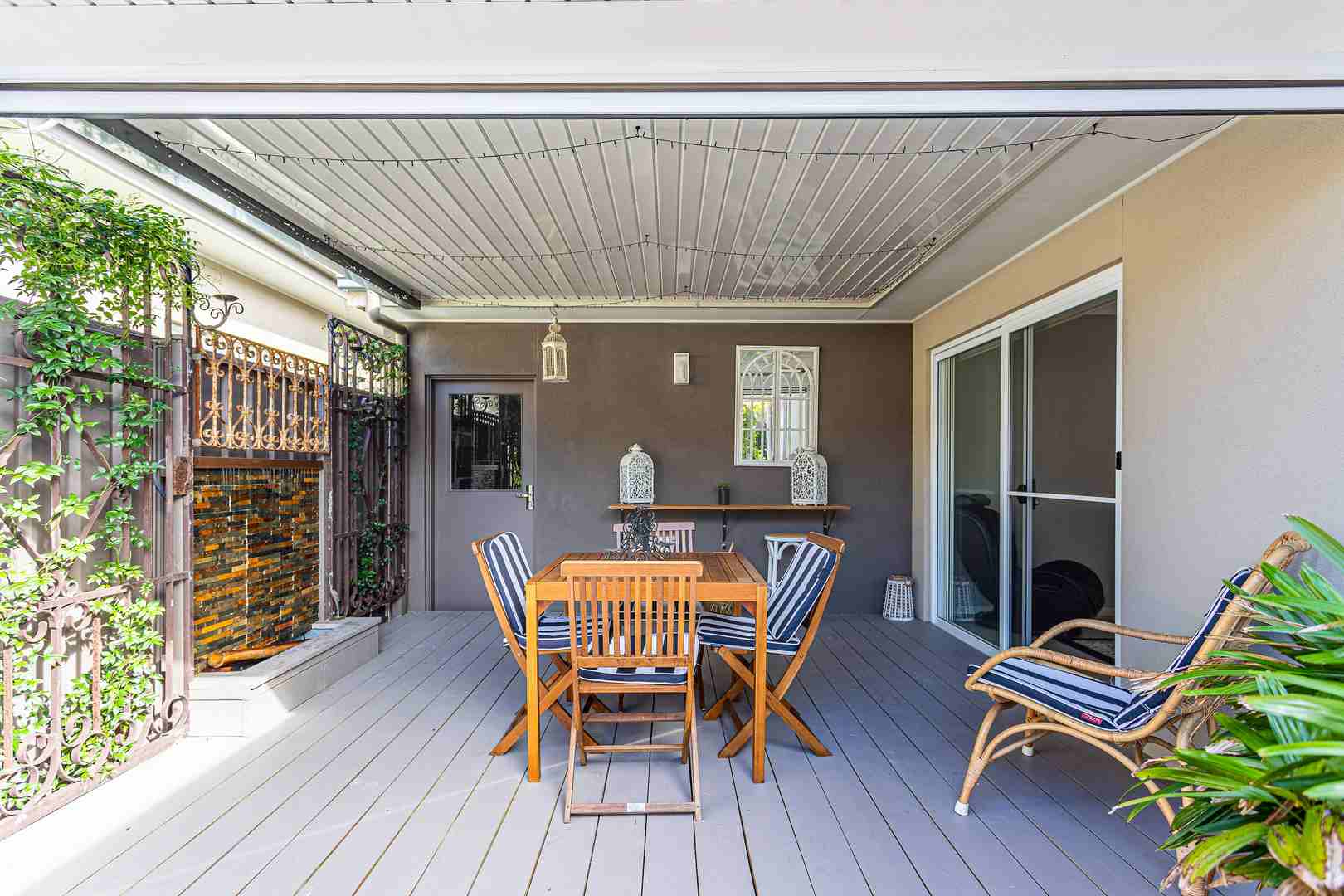 Palm Lake Resort Fern Bay - Beautifull home with a wow factor