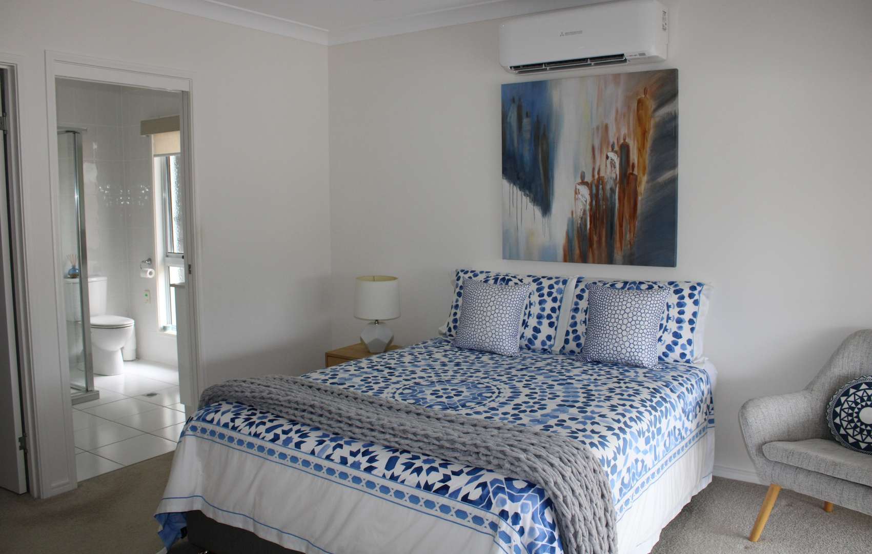 SENSATIONAL LAKEFRONT HOME.