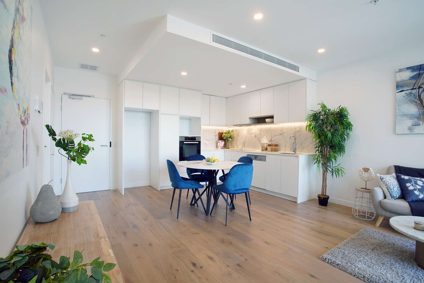 Big on Style, Easy on The Wallet!