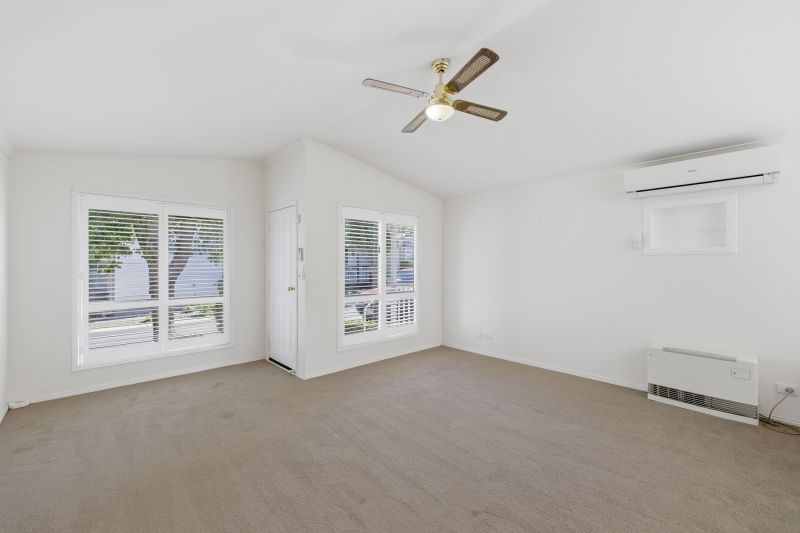 Quaint Cottage! Close to the Community Centre