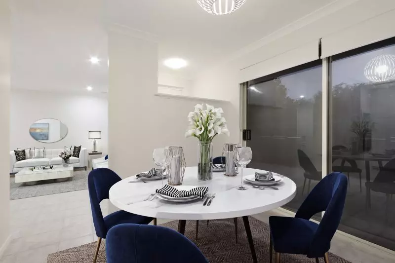 Street Front Home In Quiet Cul - De - Sac