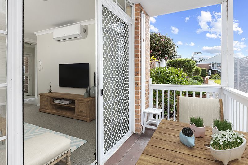 Perfectly maintained ground floor unit nestled amongst the gorgeous gardens and close to the clubhouse