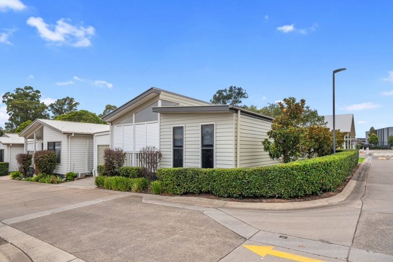 Bright & Spacious Living!