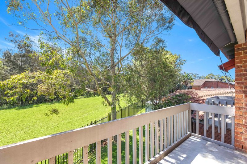 Upper Level 2 Bedroom Unit!