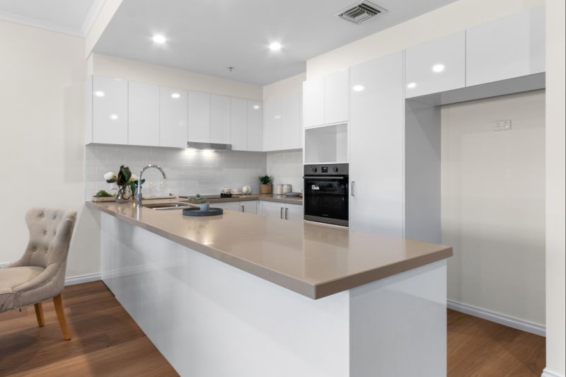 Large One-bedroom apartment plus study with breathtaking views