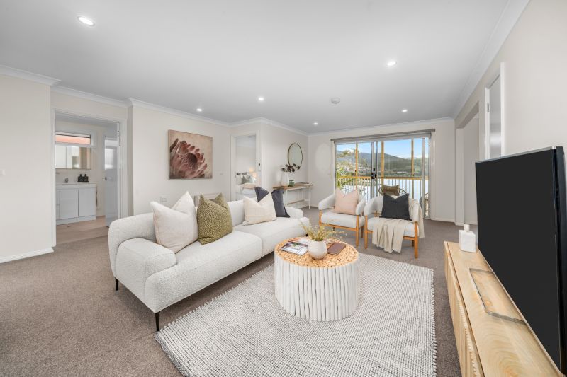 Large two-bed villa with views of Bilton Bay