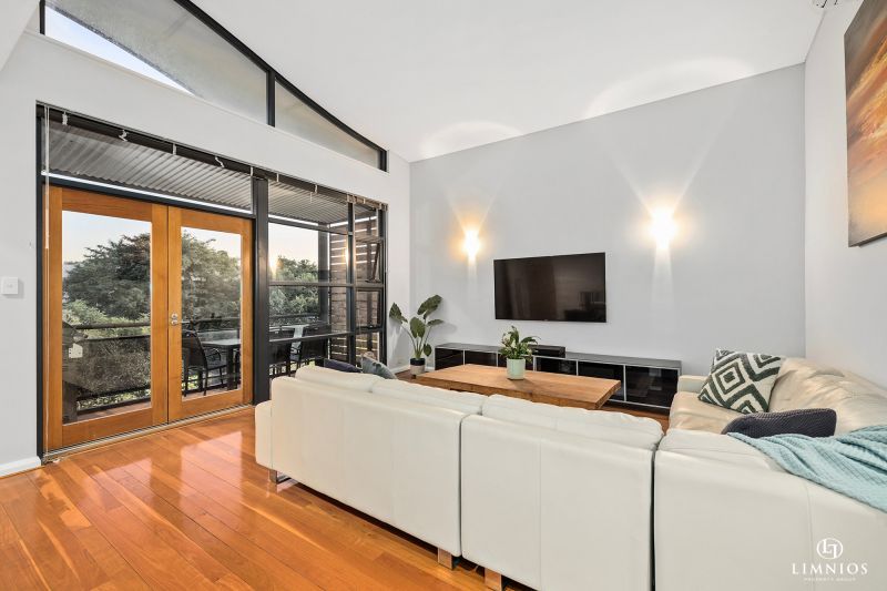 Top Floor with City Vistas!