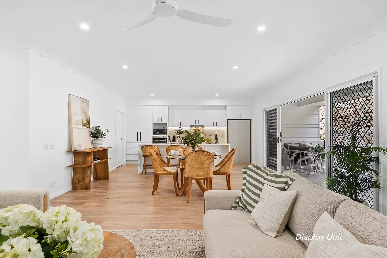 Final chance to buy a brand new Unit - ready now!