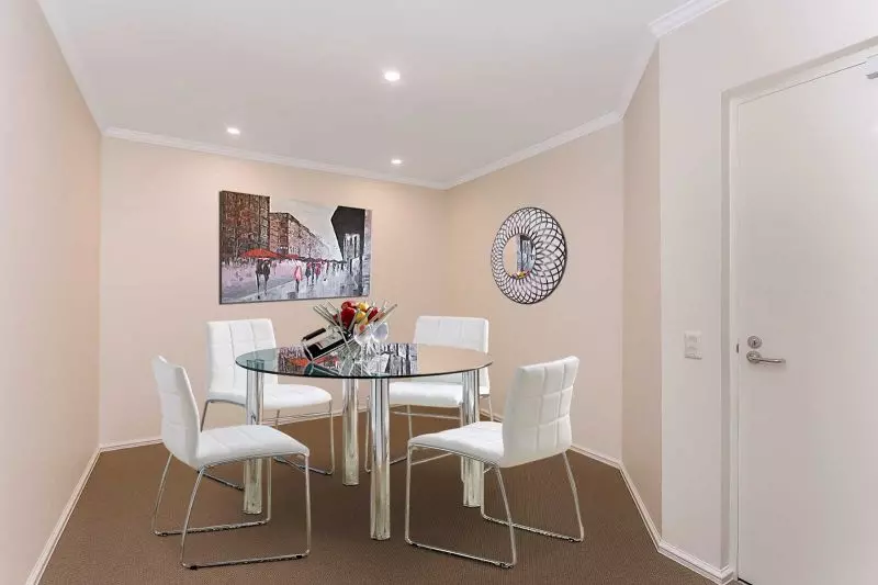 FULLY RENOVATED, LARGE 3X2 APARTMENT