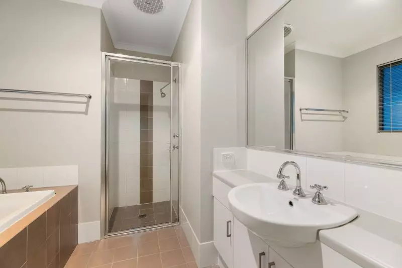 Spacious Riverside Family Retreat!