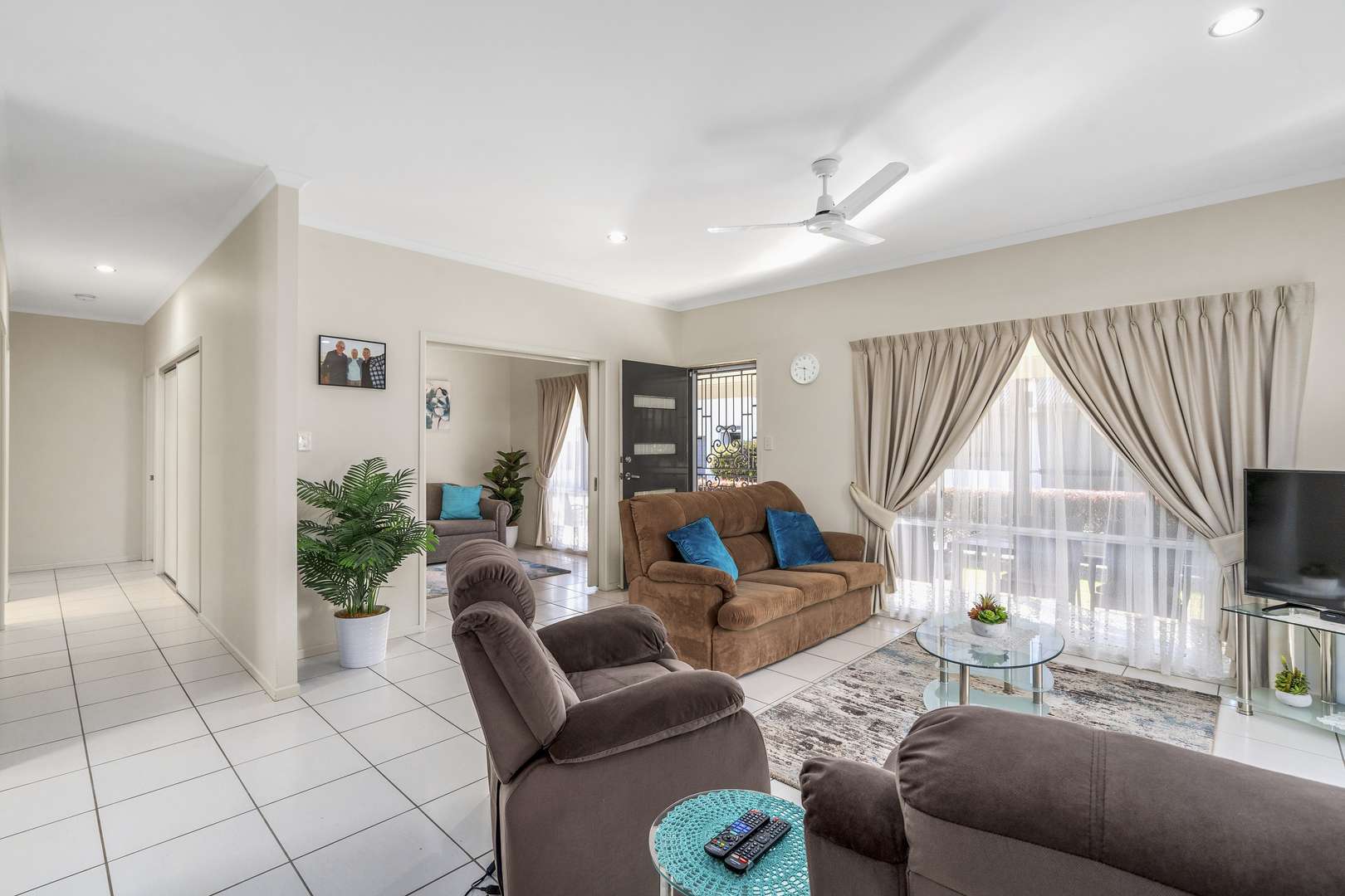 Well presented two bedroom plus study in Palm Lake Resort Eagleby