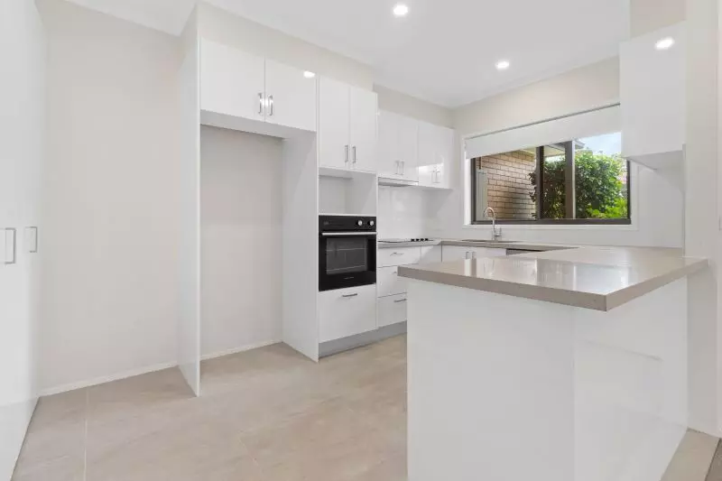 Charming 2-bedroom villa with a private backyard & an outdoor pergola