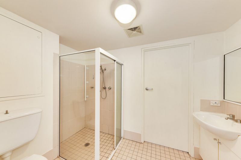 VENDORS KEEN TO SELL