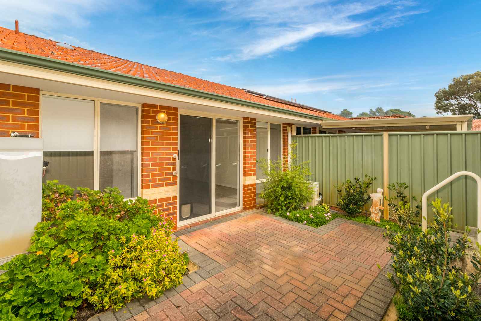 Light and bright villa close to amenities