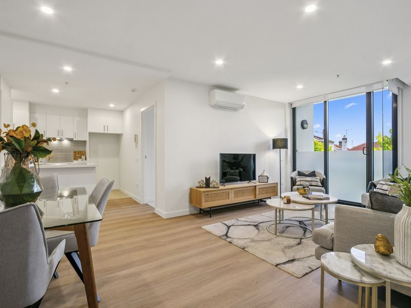 Brighton Bayside Apartment - Fully Refurbished