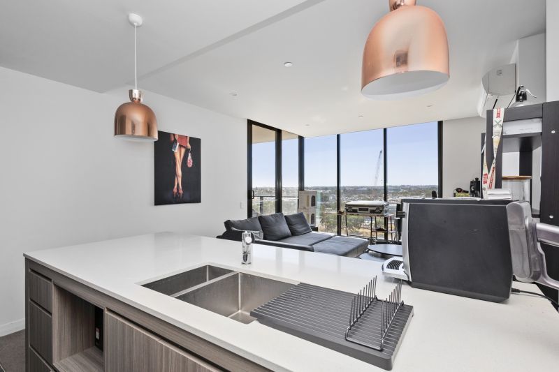 Great Location, Modern & Professional Lifestyle!