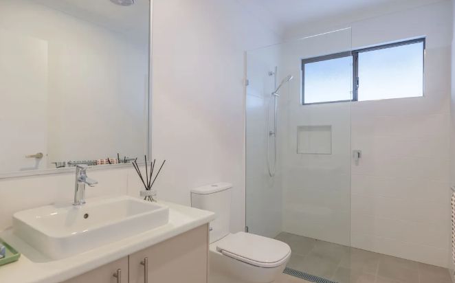 Modern open-plan living 3 bed home with outdoor deck