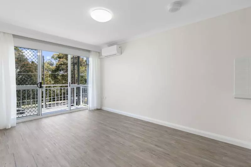 Gorgeous 1 bedroom unit with large open plan living/kitchen area.