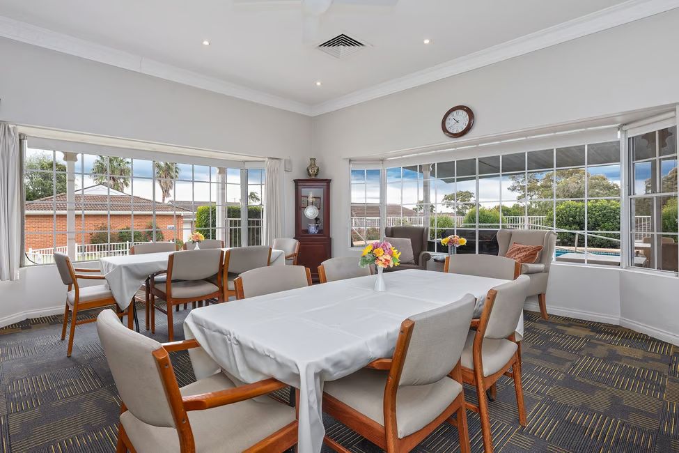Sun-Filled, Fully Renovated Serviced Apartment with Easy Street Access