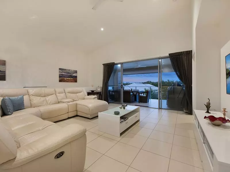 Luxury, Landing living