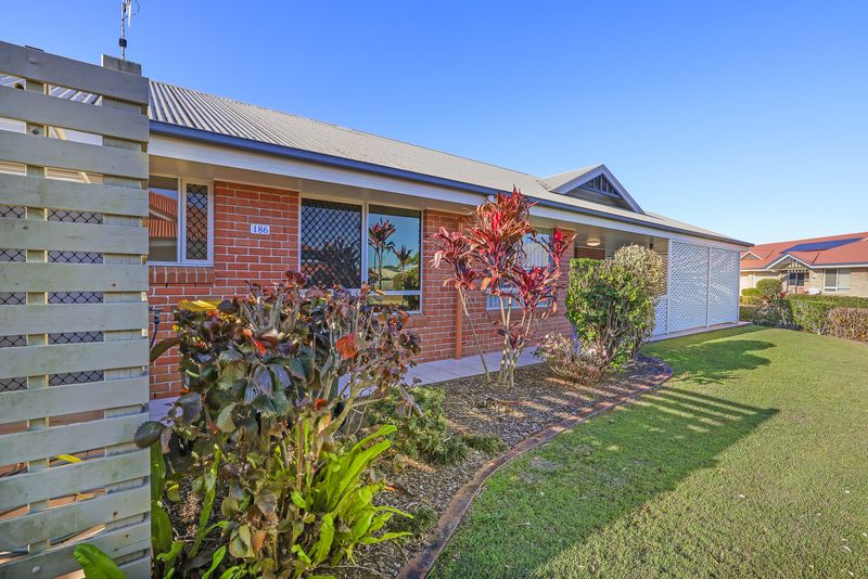 Sunlit Corner Unit with Extra Living Space in Quiet Cul-de-sac