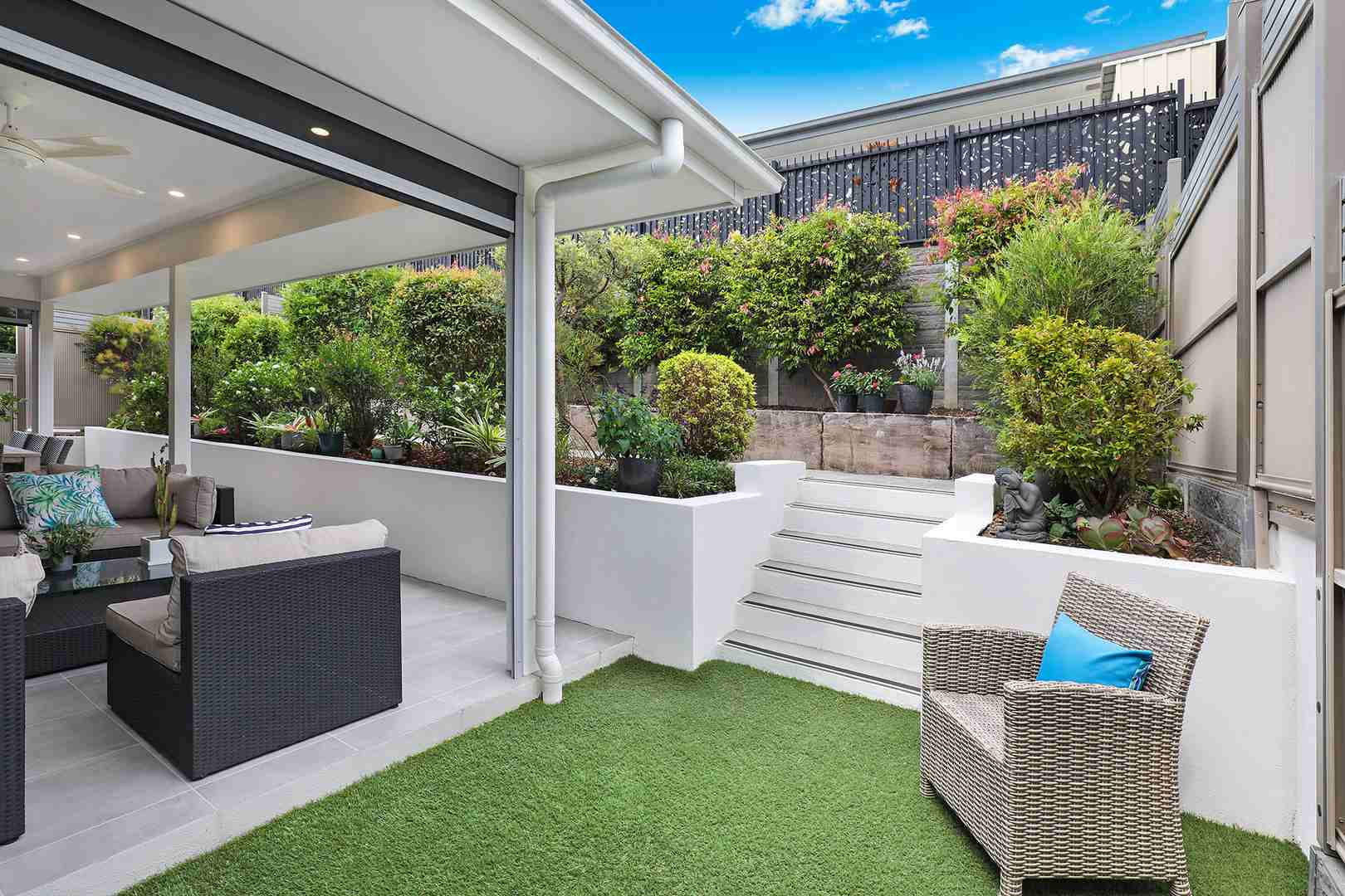 V118 Halcyon Lakeside