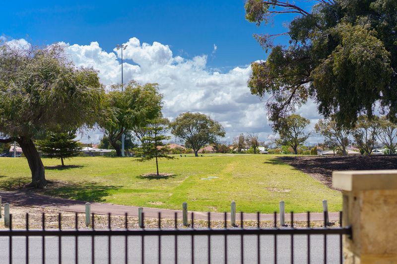 Parkside Apartment with Spacious Layout and Private Patio