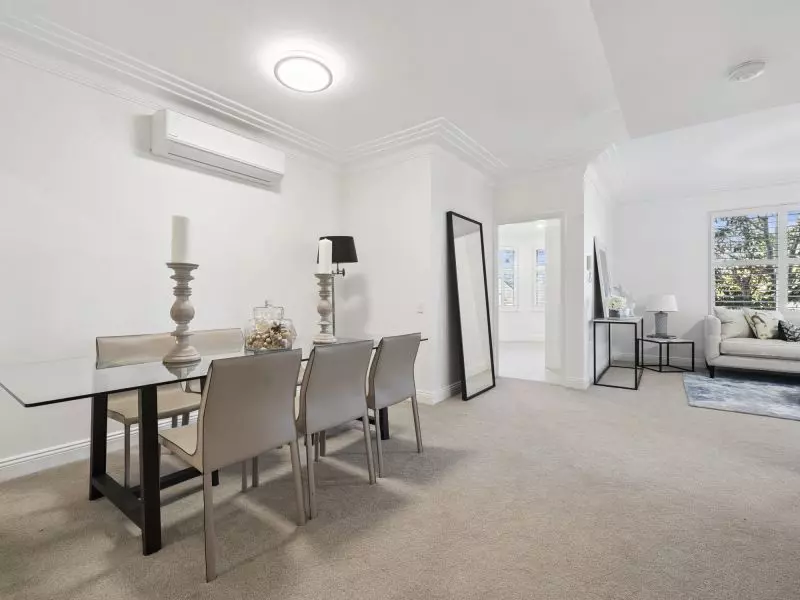 Elegant sun-enriched corner apartment