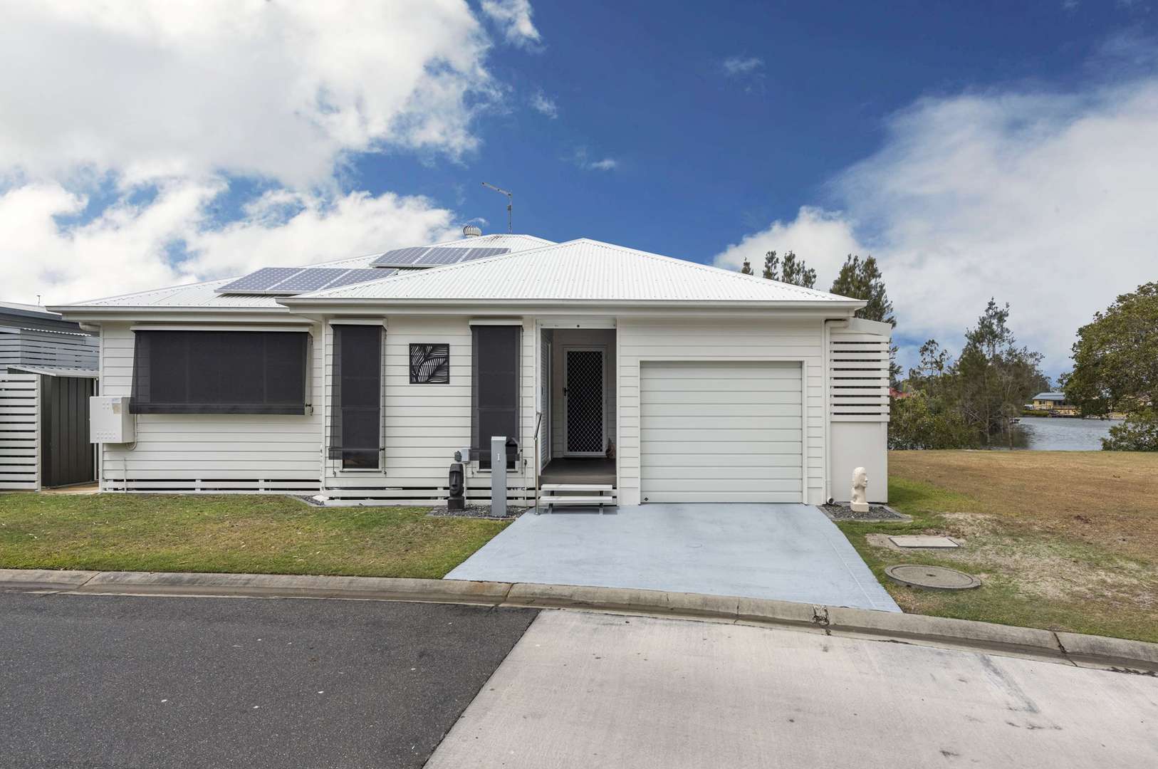 Palm Lake Yamba - Uninterrupted Water Views