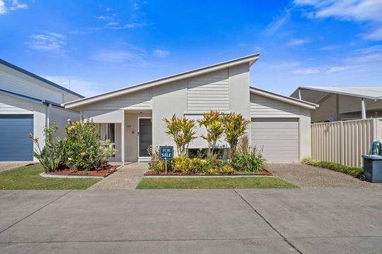 Well presented two bedroom home plus study in Palm Lake Resort Eagleby