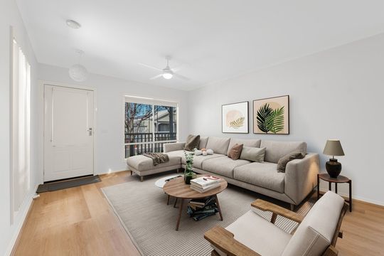 Lifestyle Communities Seasons - A welcoming home with indoor-outdoor appeal