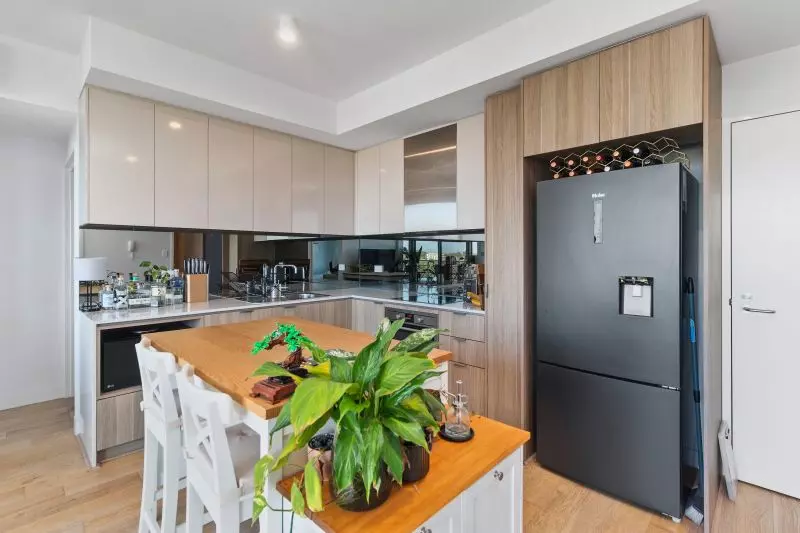 Stunning Views and Urban Lifestyle!!