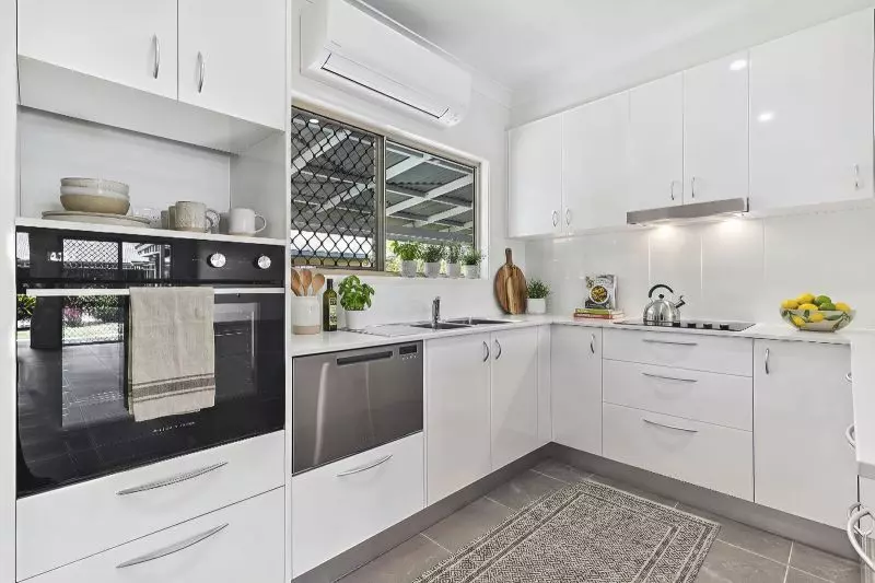 Two-bedroom villa with en-suite and garage