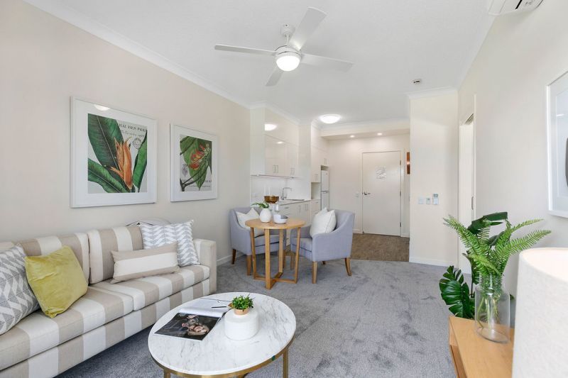 Sunny 1-bedroom apartment with beautiful community views