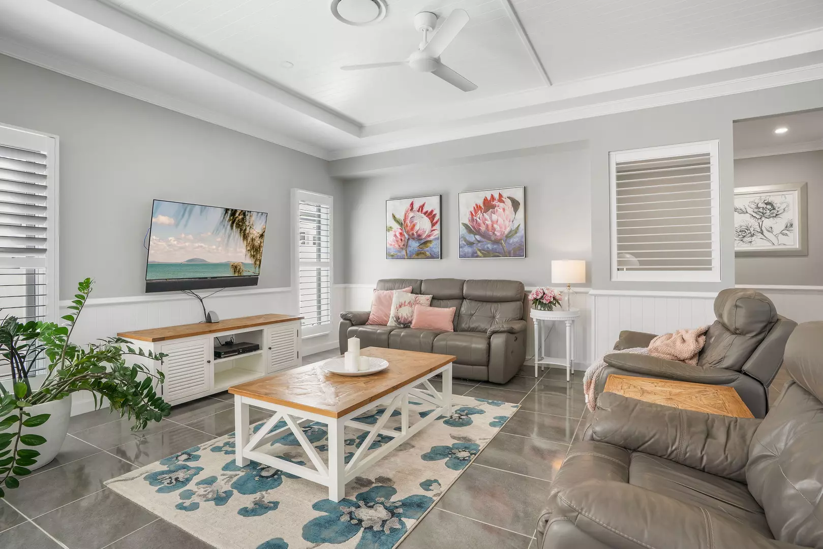 80 Oakdale by Palm Lake Resort