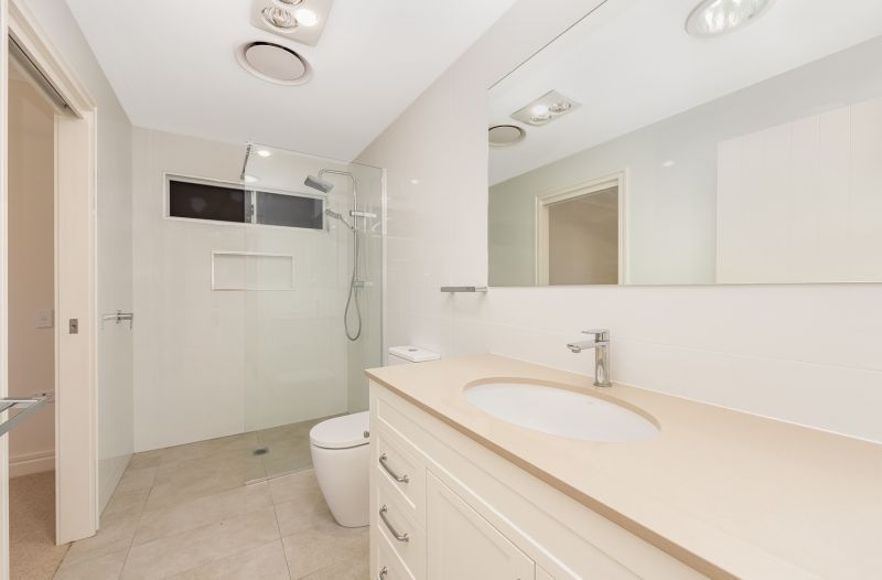 Perfect Waterfront Location – Enjoy Scenic Lake Views