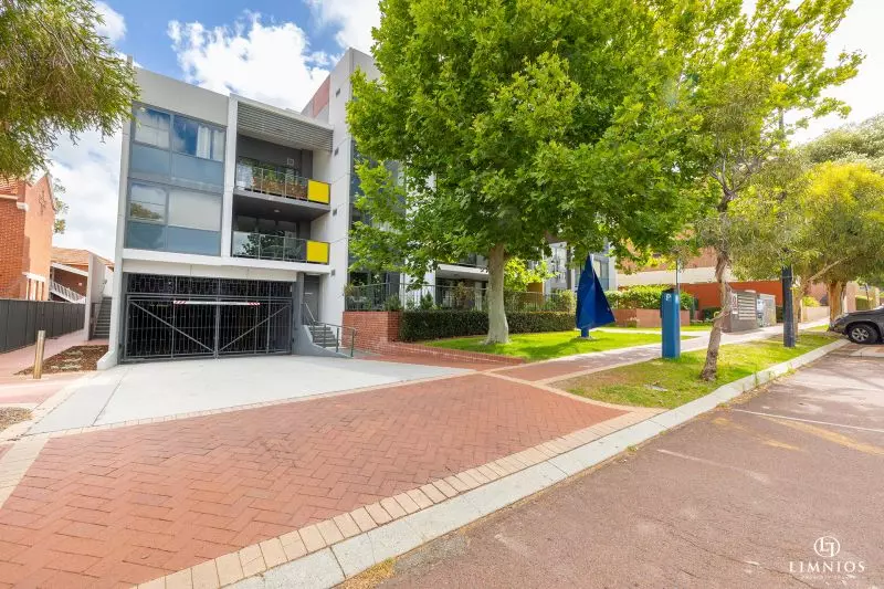 Exquisite Modern Living, Impressive with Great View!