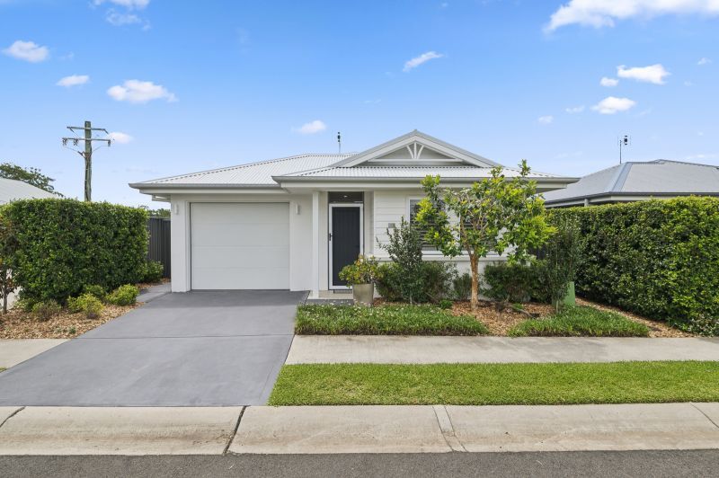 Expansive Alfresco & Vibrant Modern Design