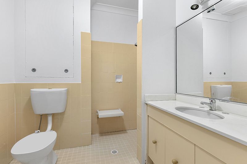 A private and quiet retreat overlooking lush green gardens. 